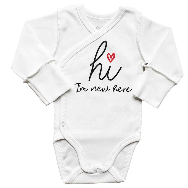 Smėlinukas naujagimiui išvirkščiomis siūlėmis "Hi Im new here" Smėlinukas naujagimiui išvirkščiomis siūlėmis "Hi Im new here"