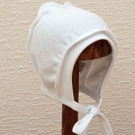 Lorita balta trikotažinė kepurė kūdikiui