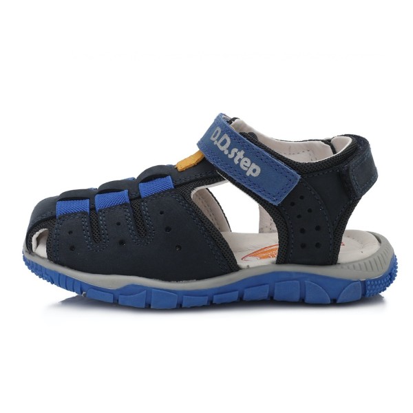 Mėlynos basutės uždaru priekiu 31-36 d. K330314L Mėlynos basutės uždaru priekiu 31-36 d. K330314L